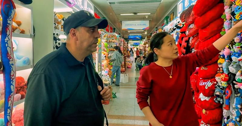 Yiwu Agent vs Sourcing Agent: Which One to Hire?